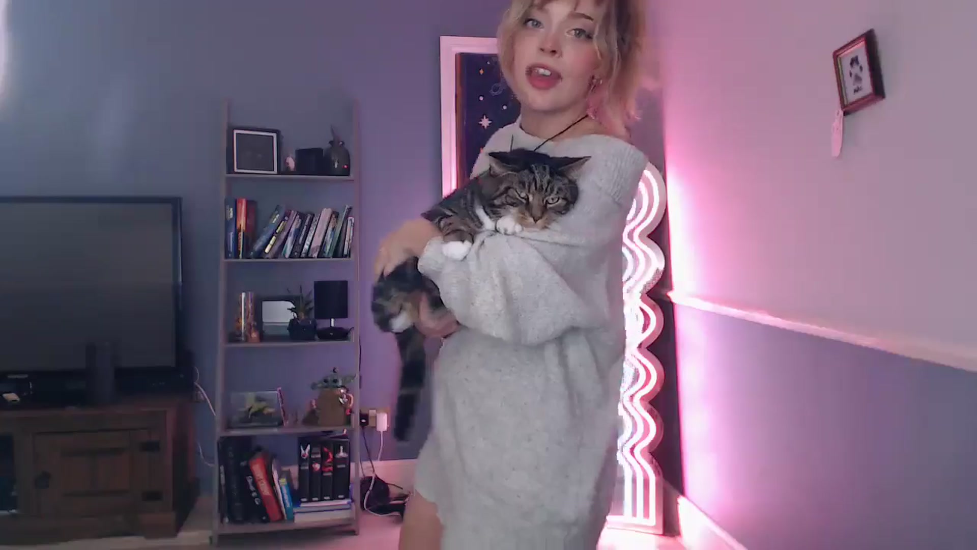 Gallery image thumbnail from KittyCash3w's myfreecams stream on, 11/12/2025, 20:10 image 10 of 20