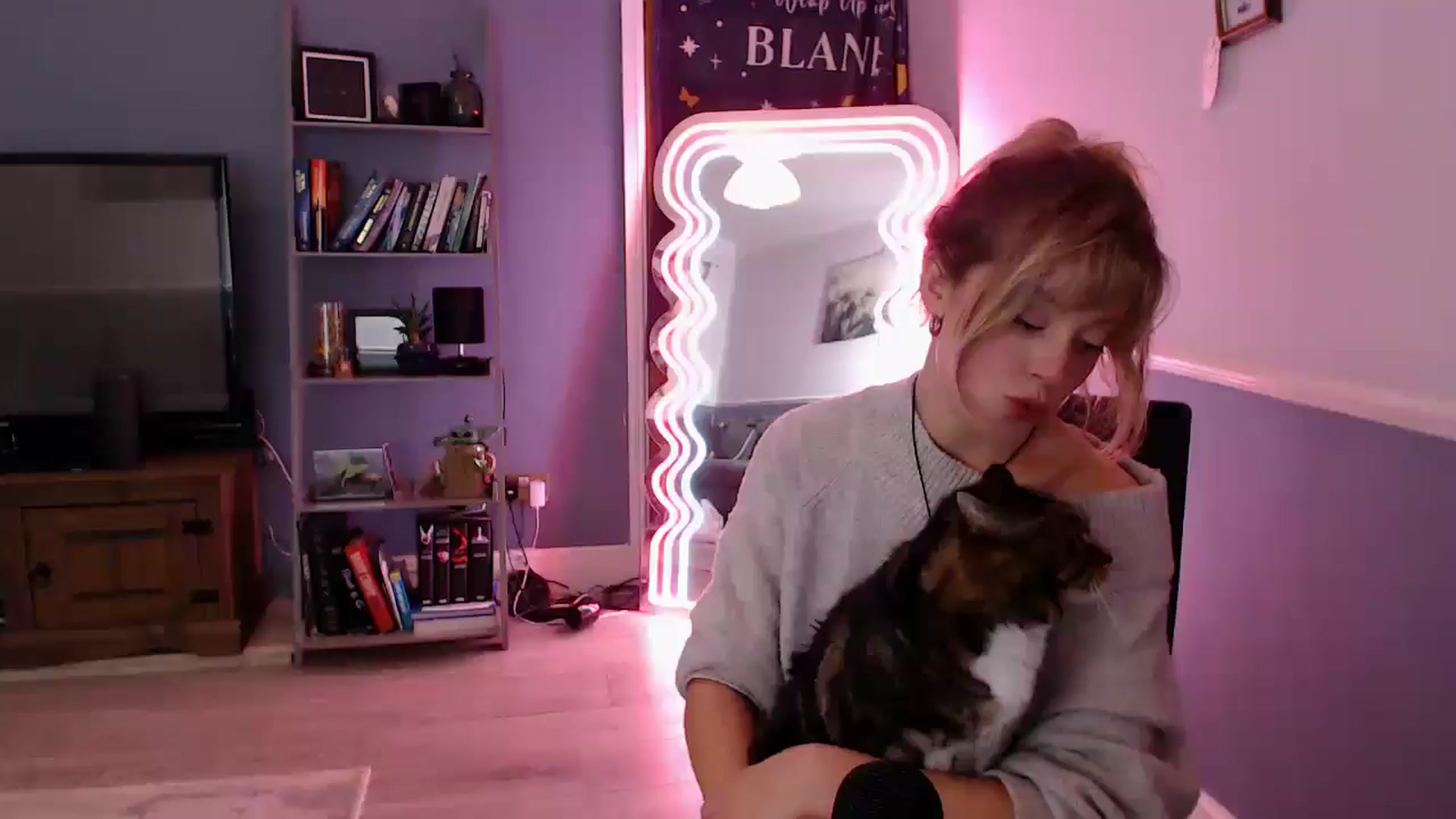 Gallery image thumbnail from KittyCash3w's myfreecams stream on, 11/12/2025, 20:10 image 16 of 20