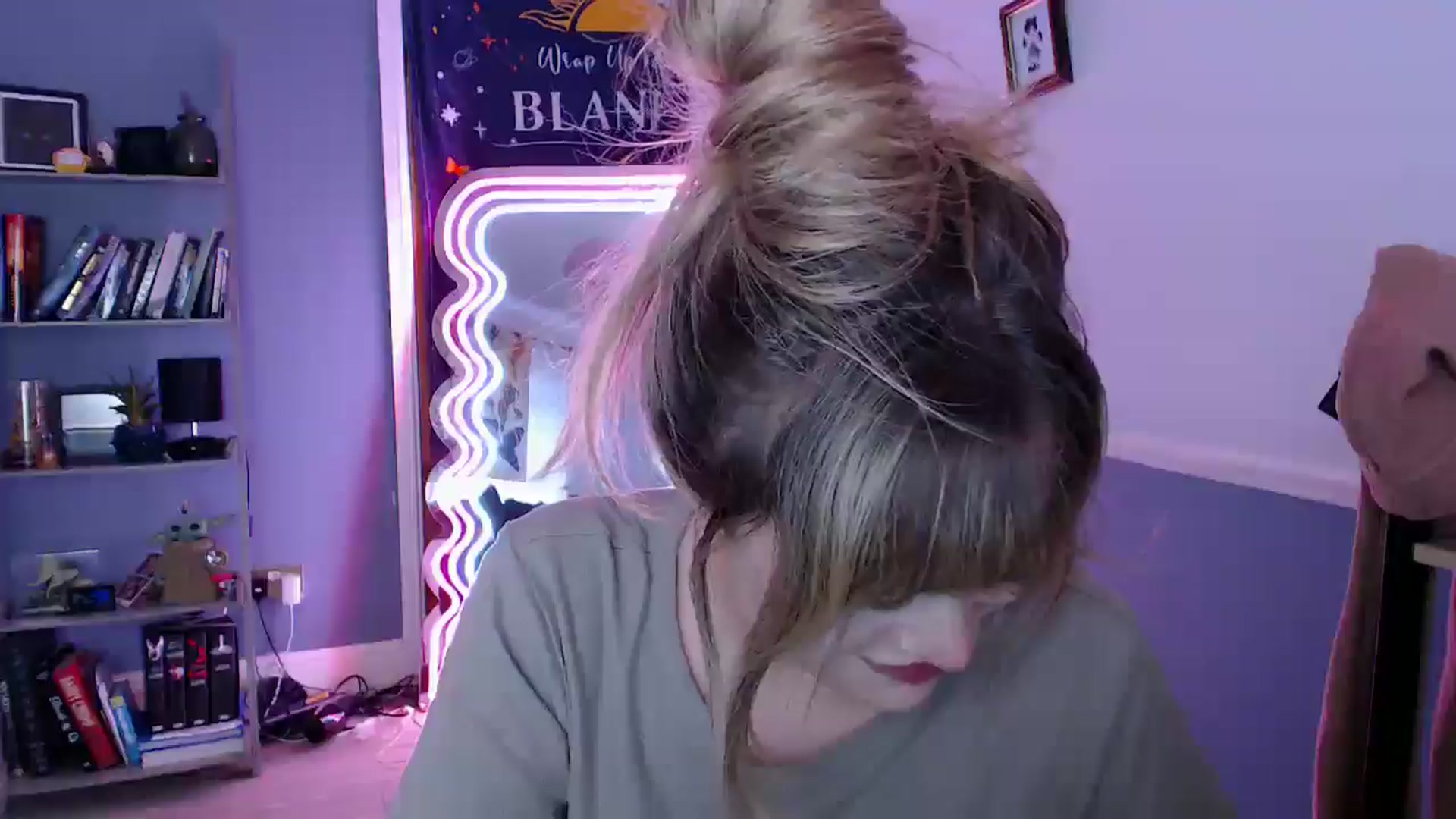 Gallery image thumbnail from KittyCash3w's myfreecams stream on, 11/16/2025, 15:13 image 6 of 20