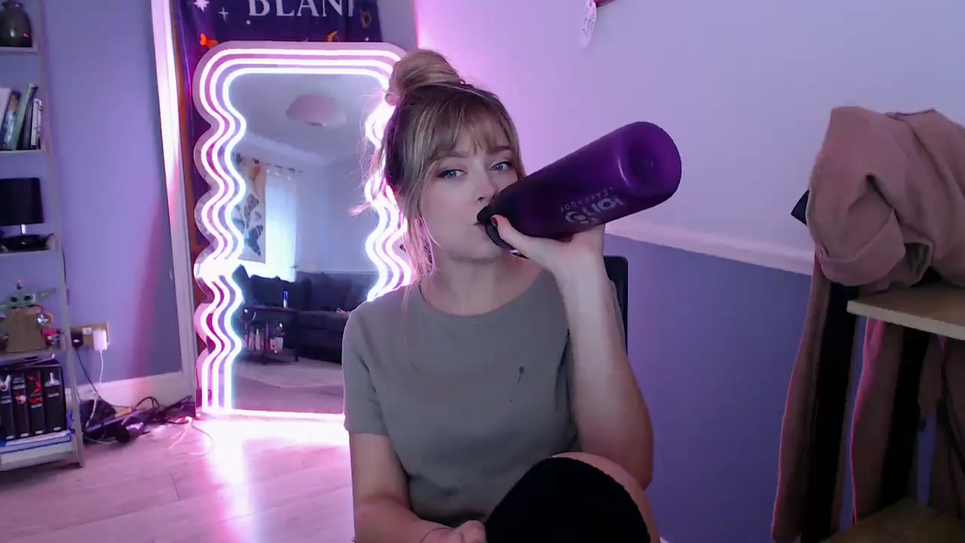 Gallery image thumbnail from KittyCash3w's myfreecams stream on, 11/16/2025, 15:13 image 11 of 20