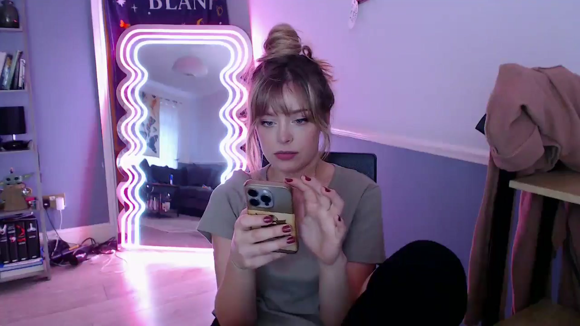 Gallery image thumbnail from KittyCash3w's myfreecams stream on, 11/16/2025, 15:13 image 13 of 20