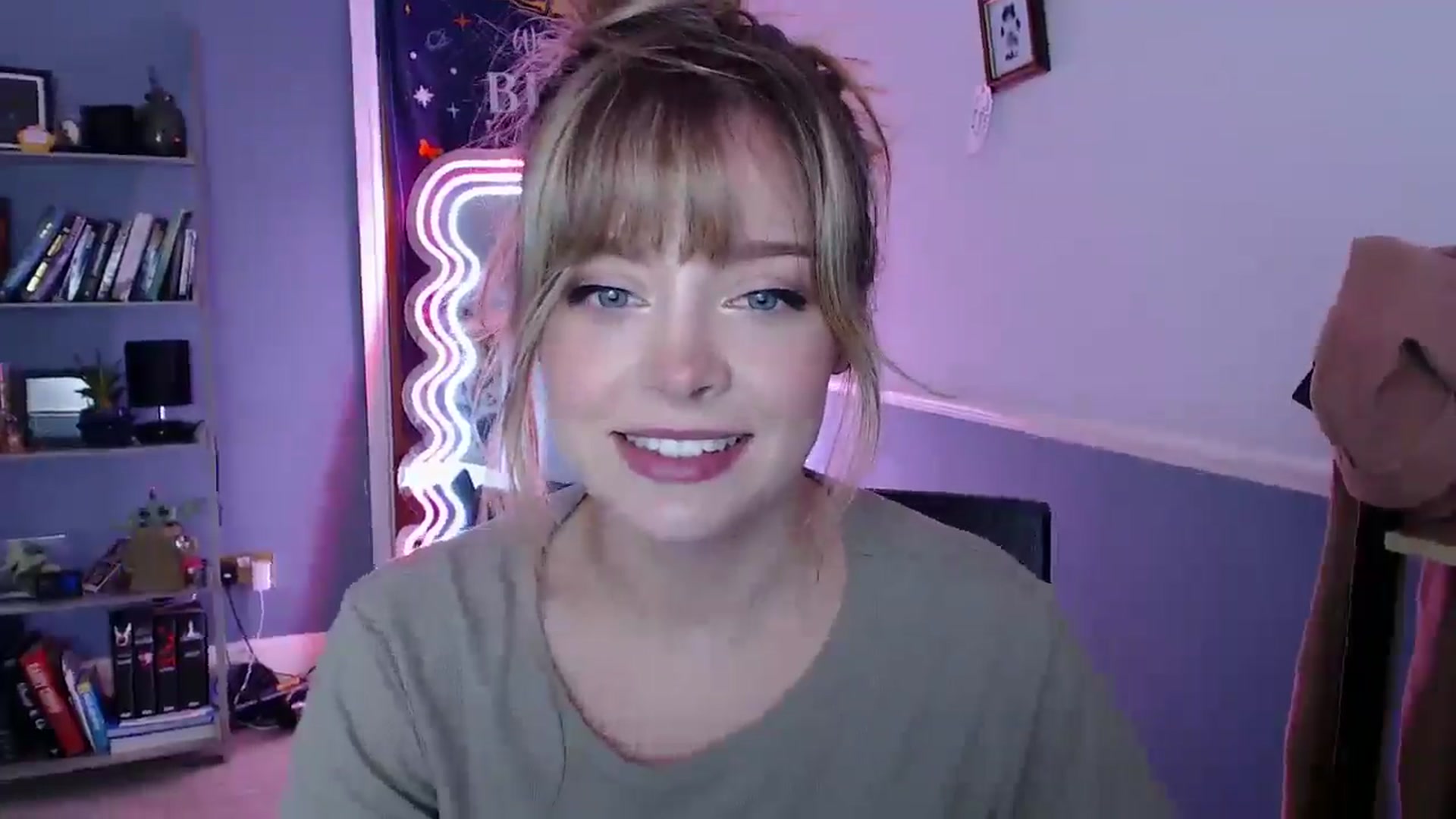 Gallery image thumbnail from KittyCash3w's myfreecams stream on, 11/16/2025, 15:13 image 5 of 20