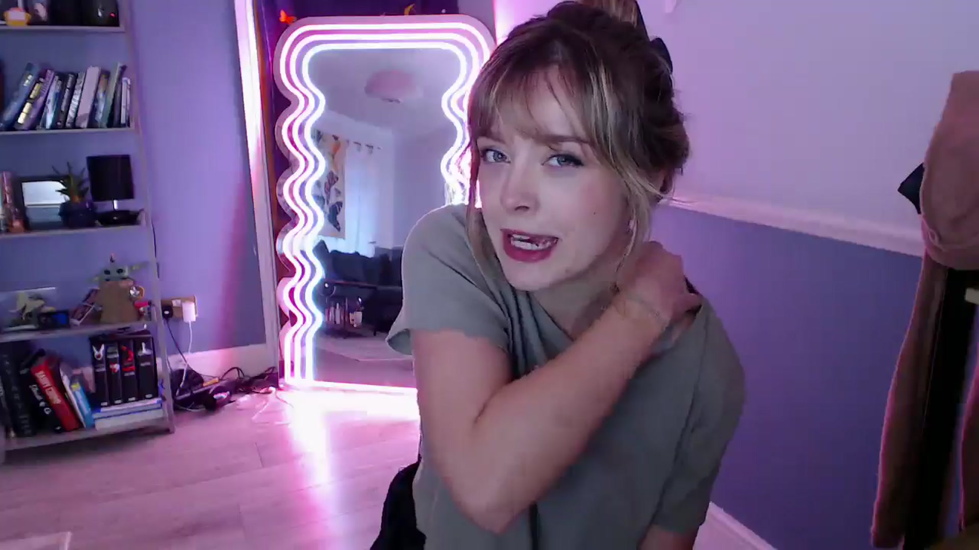 Gallery image thumbnail from KittyCash3w's myfreecams stream on, 11/16/2025, 15:35 image 15 of 20