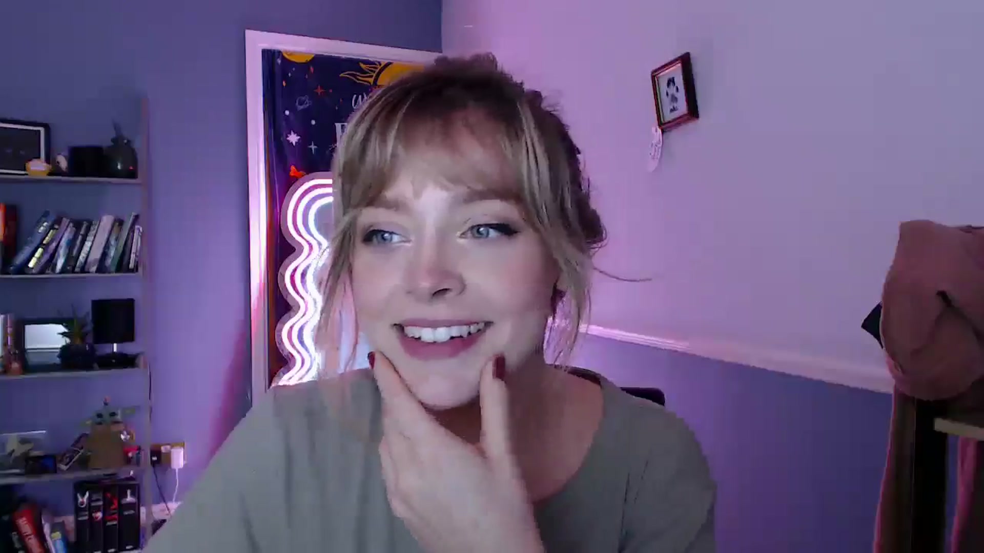 Gallery image thumbnail from KittyCash3w's myfreecams stream on, 11/16/2025, 15:35 image 6 of 20