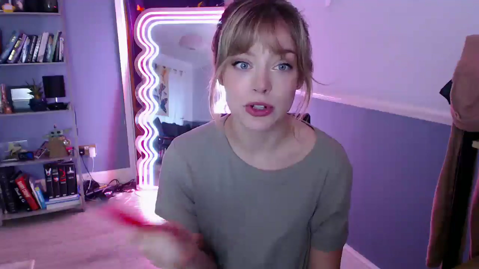 Gallery image thumbnail from KittyCash3w's myfreecams stream on, 11/16/2025, 15:35 image 17 of 20