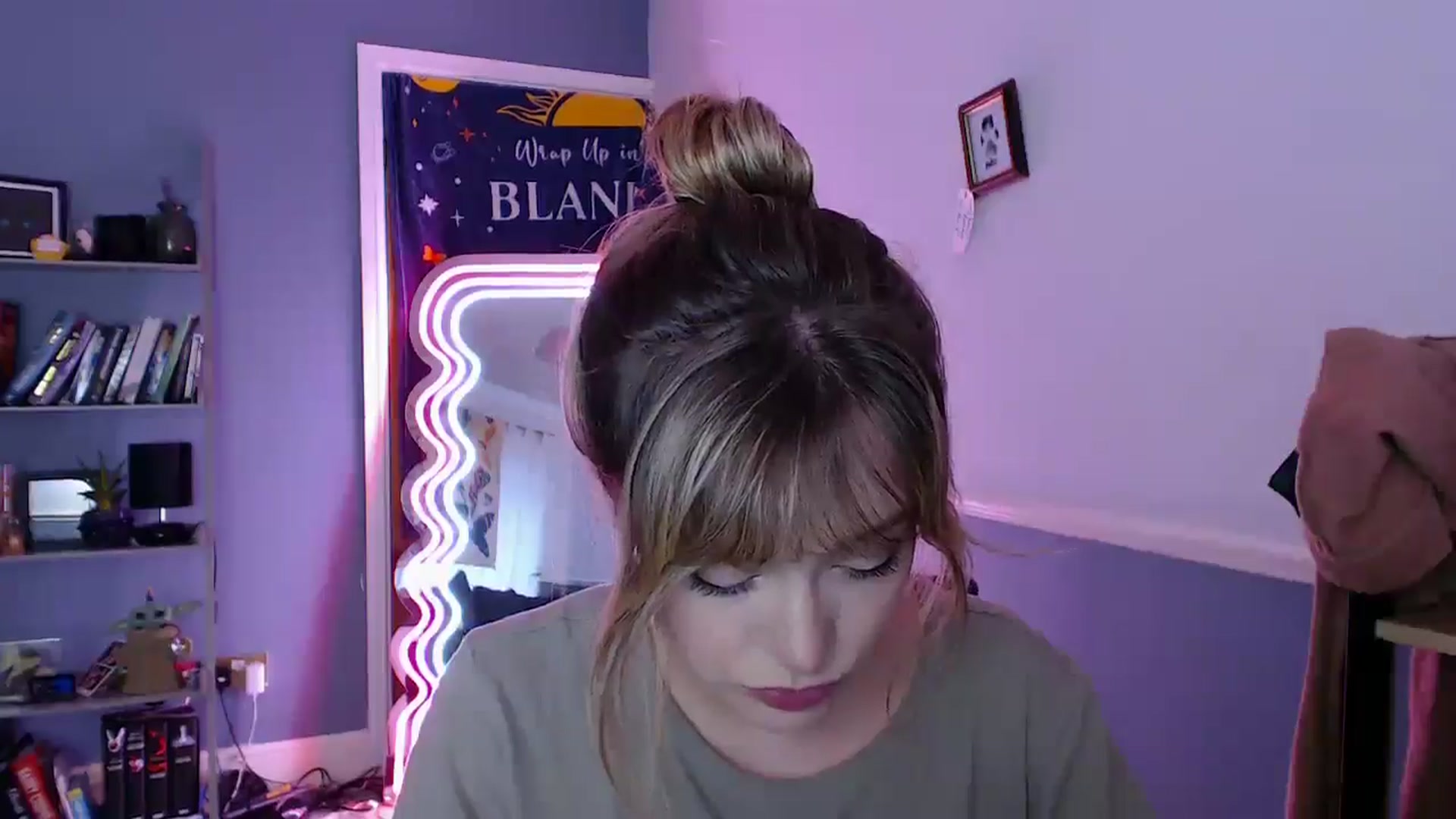 Gallery image thumbnail from KittyCash3w's myfreecams stream on, 11/16/2025, 15:35 image 5 of 20