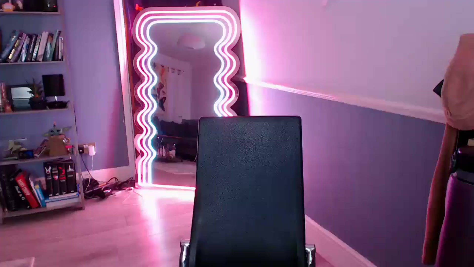 Gallery image thumbnail from KittyCash3w's myfreecams stream on, 11/16/2025, 17:35 image 5 of 20