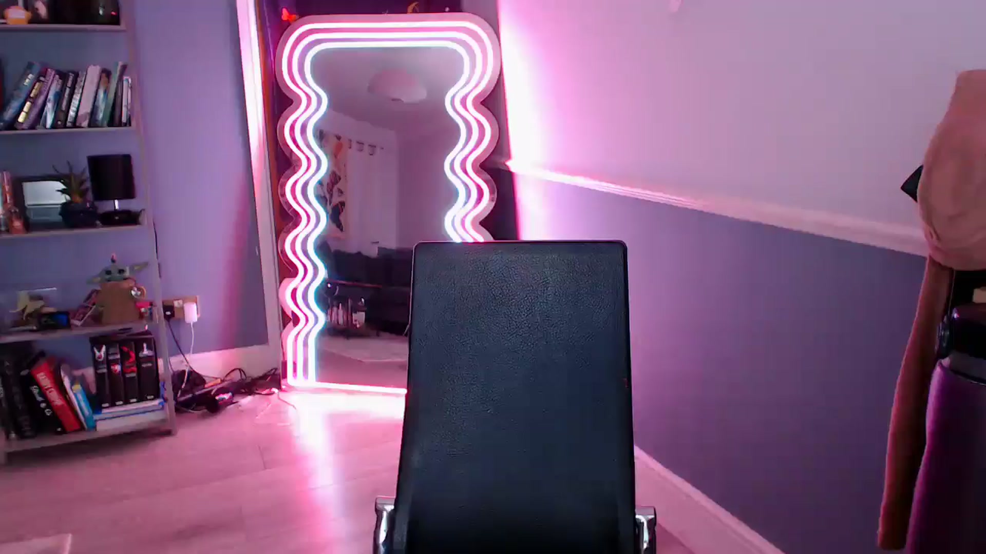 Gallery image thumbnail from KittyCash3w's myfreecams stream on, 11/16/2025, 17:35 image 6 of 20