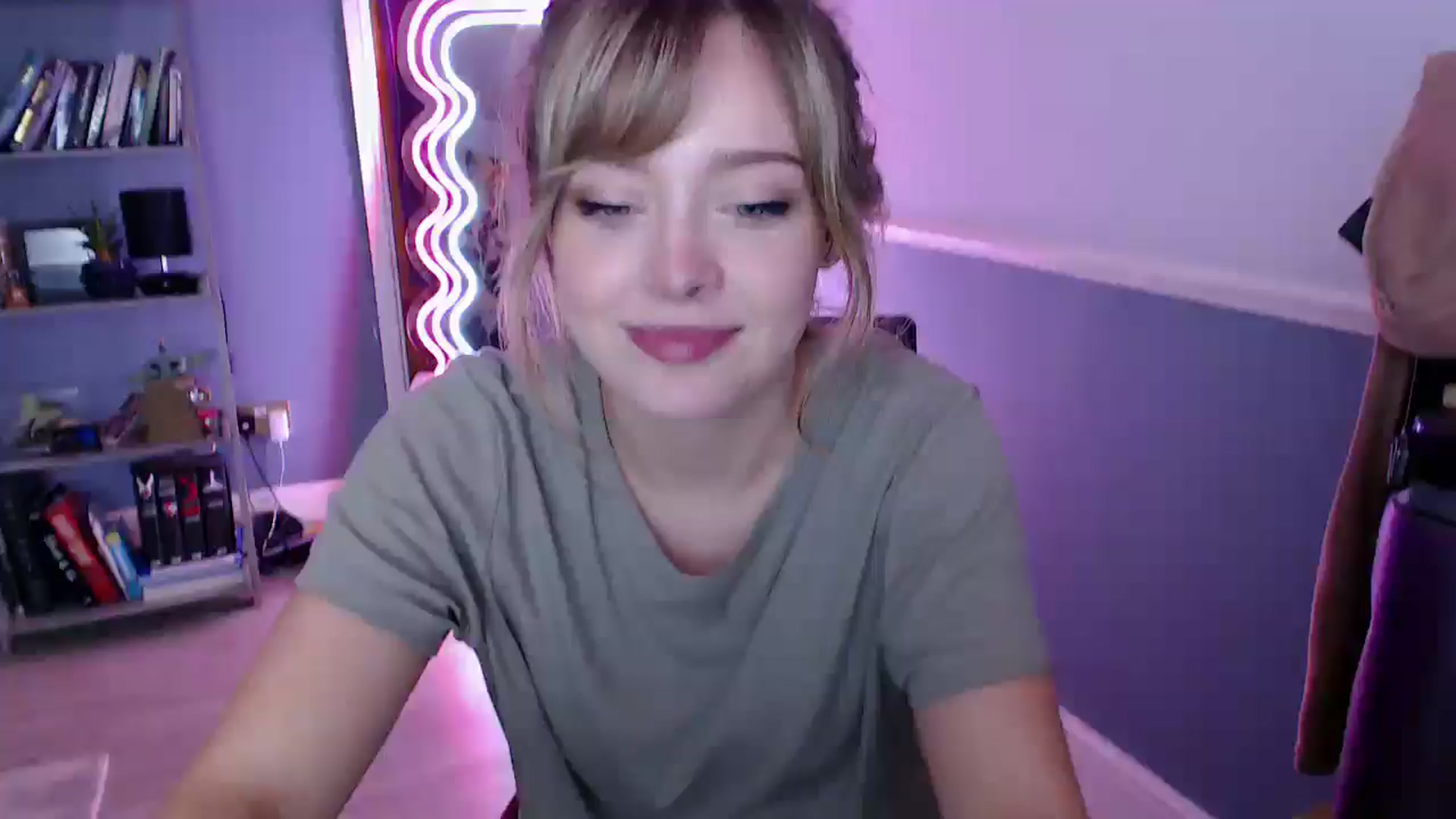 Gallery image thumbnail from KittyCash3w's myfreecams stream on, 11/16/2025, 17:35 image 4 of 20