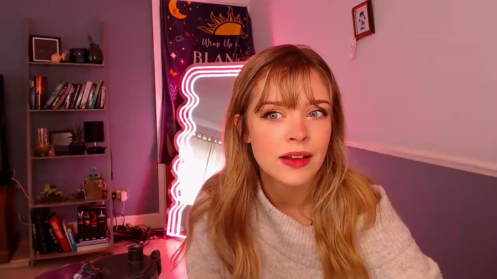 Gallery image thumbnail from KittyCash3w's myfreecams stream on, 11/19/2025, 11:26 image 8 of 20