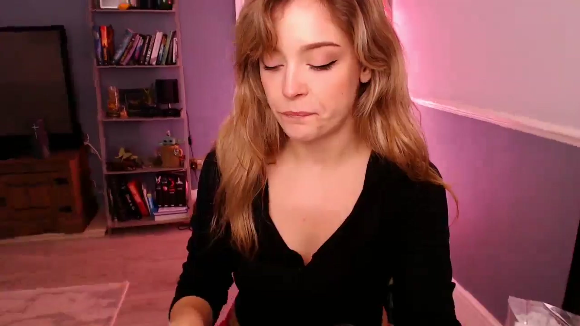 Gallery image thumbnail from KittyCash3w's myfreecams stream on, 12/07/2025, 12:48 image 20 of 20