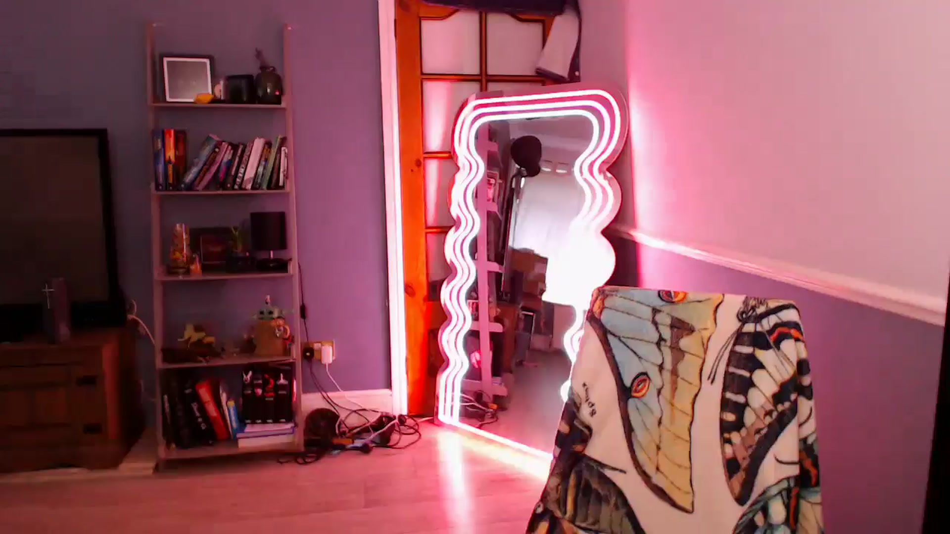 Gallery image thumbnail from KittyCash3w's myfreecams stream on, 12/07/2025, 12:48 image 6 of 20