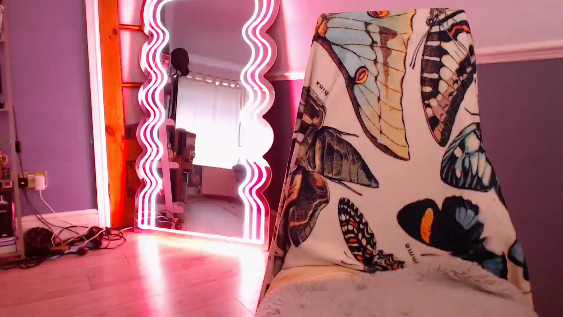 Gallery image thumbnail from KittyCash3w's myfreecams stream on, 12/07/2025, 12:48 image 19 of 20