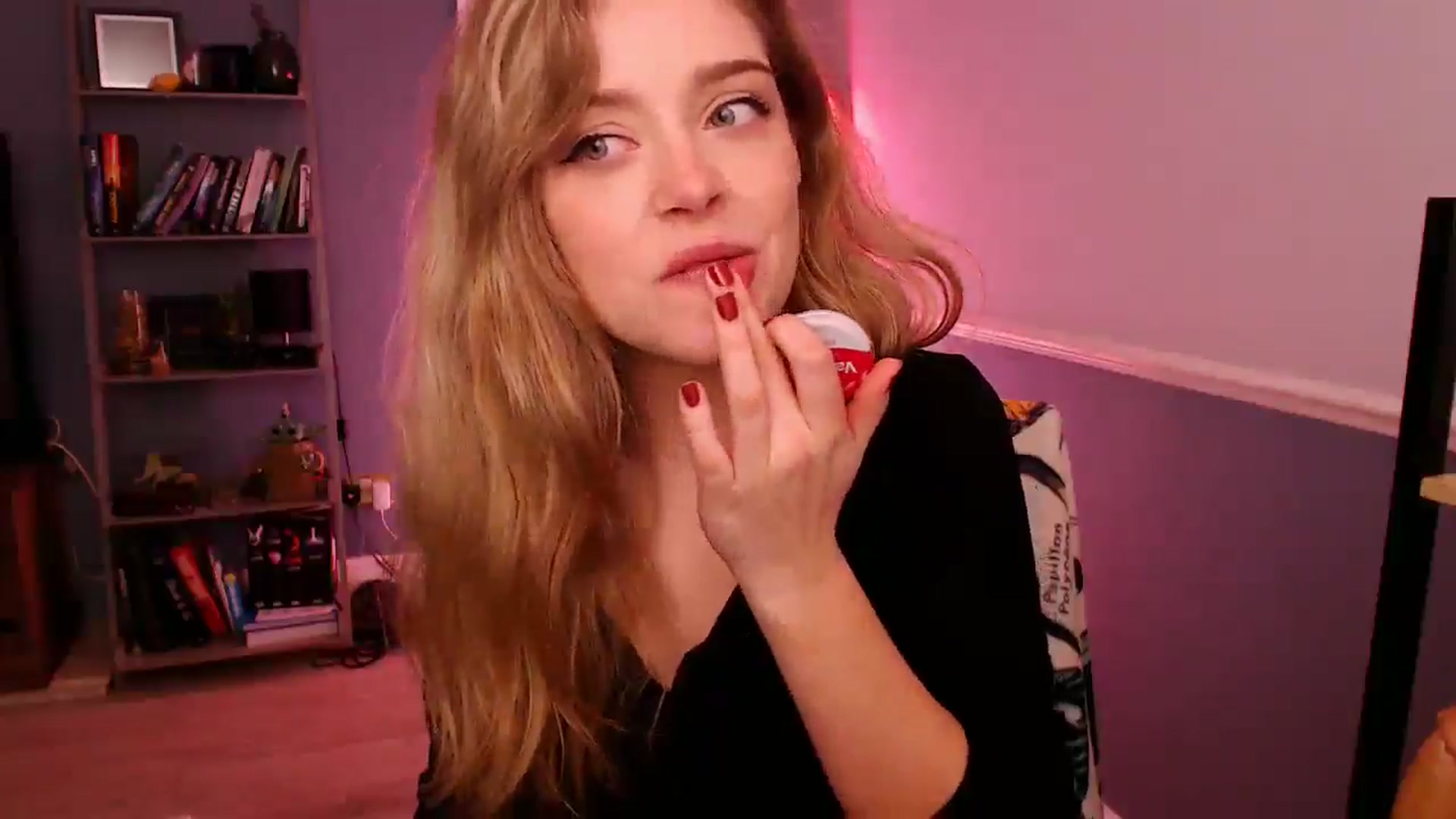 Gallery image thumbnail from KittyCash3w's myfreecams stream on, 12/07/2025, 14:43 image 15 of 20