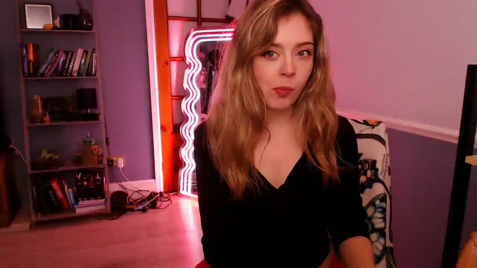 Gallery image thumbnail from KittyCash3w's myfreecams stream on, 12/07/2025, 14:43 image 8 of 20