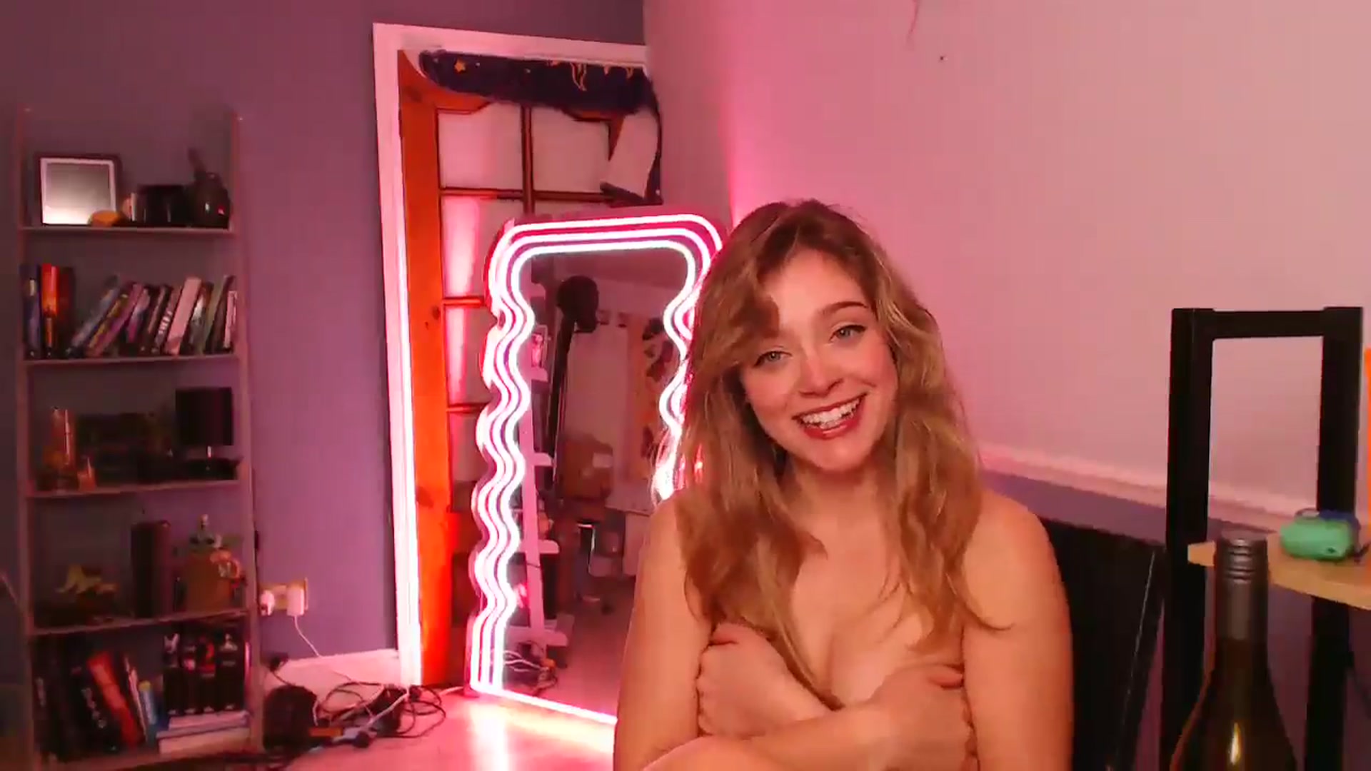 Gallery image thumbnail from KittyCash3w's myfreecams stream on, 12/07/2025, 19:42 image 14 of 20