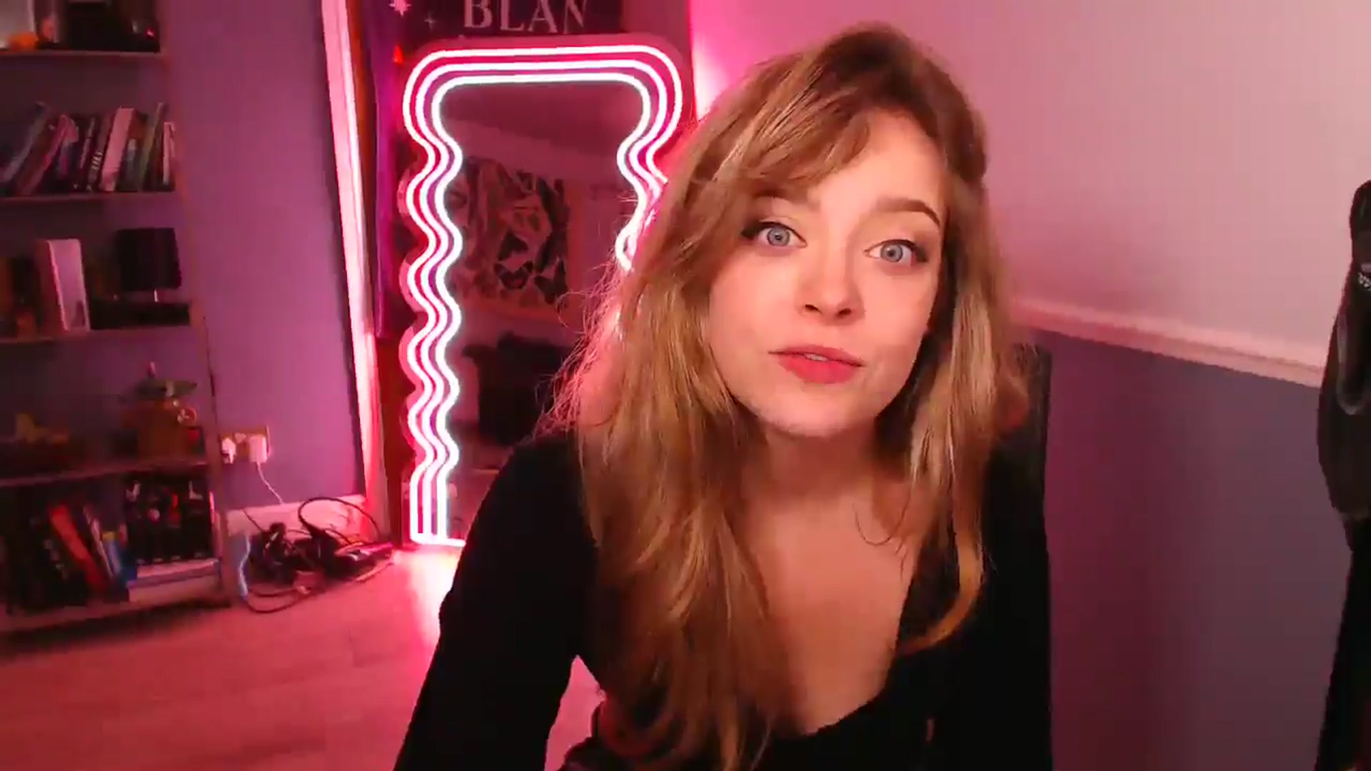 Gallery image thumbnail from KittyCash3w's myfreecams stream on, 12/09/2025, 19:09 image 12 of 20