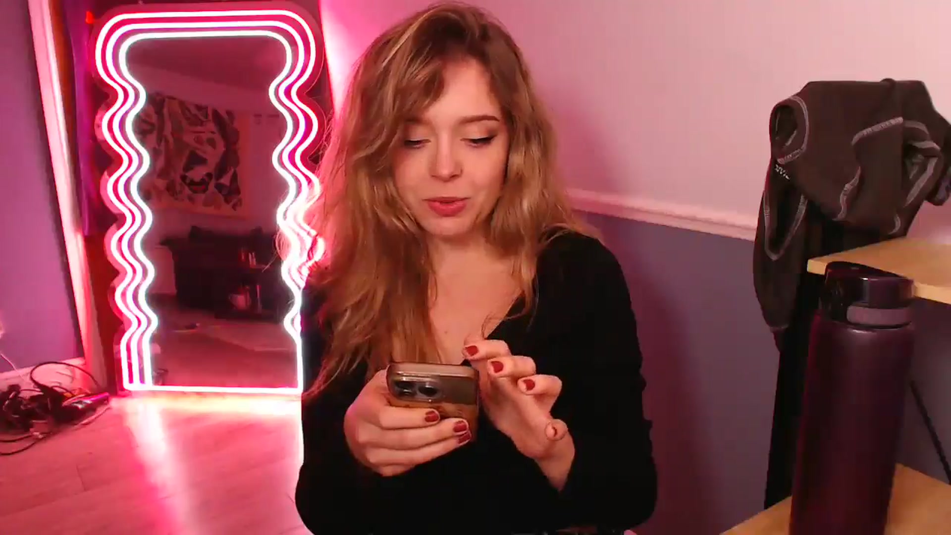 Gallery image thumbnail from KittyCash3w's myfreecams stream on, 12/09/2025, 19:09 image 6 of 20
