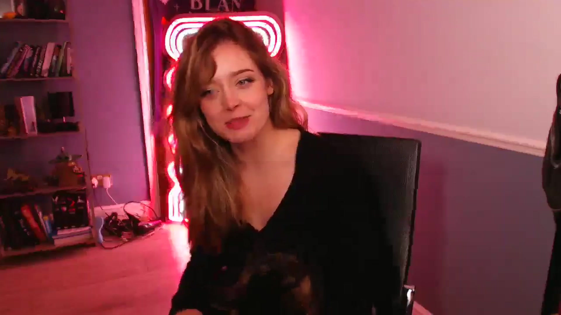 Gallery image thumbnail from KittyCash3w's myfreecams stream on, 12/09/2025, 19:09 image 18 of 20