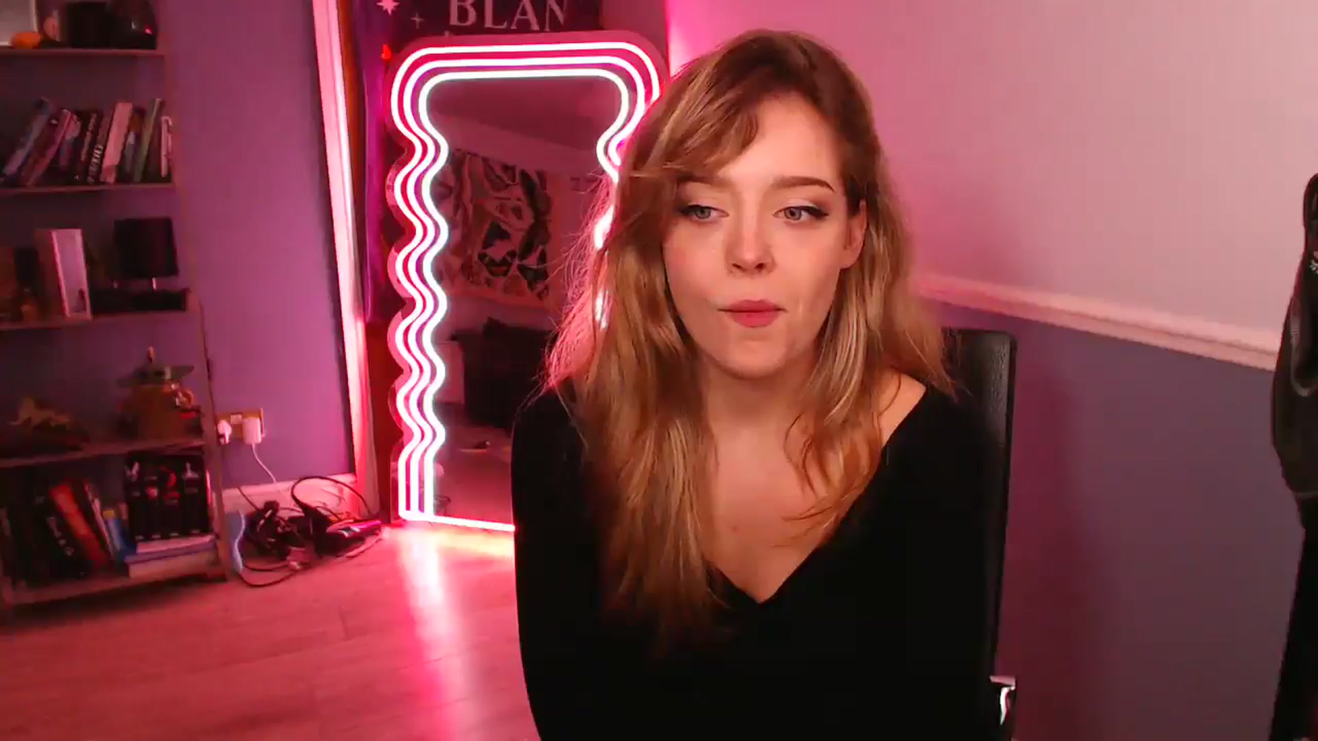 Gallery image thumbnail from KittyCash3w's myfreecams stream on, 12/09/2025, 19:09 image 13 of 20