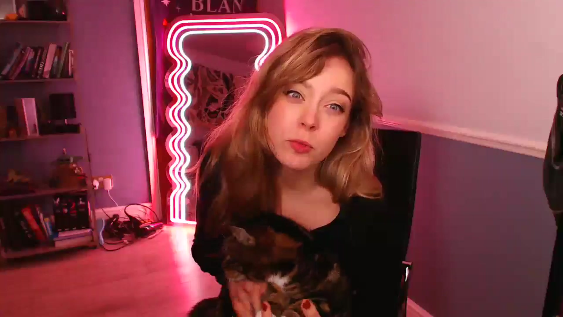 Gallery image thumbnail from KittyCash3w's myfreecams stream on, 12/09/2025, 19:09 image 20 of 20