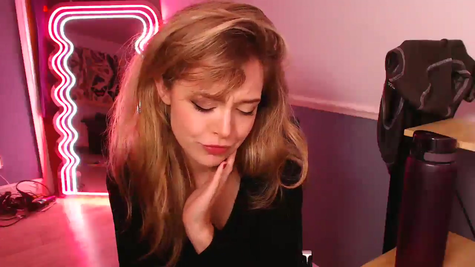 Gallery image thumbnail from KittyCash3w's myfreecams stream on, 12/09/2025, 19:09 image 7 of 20