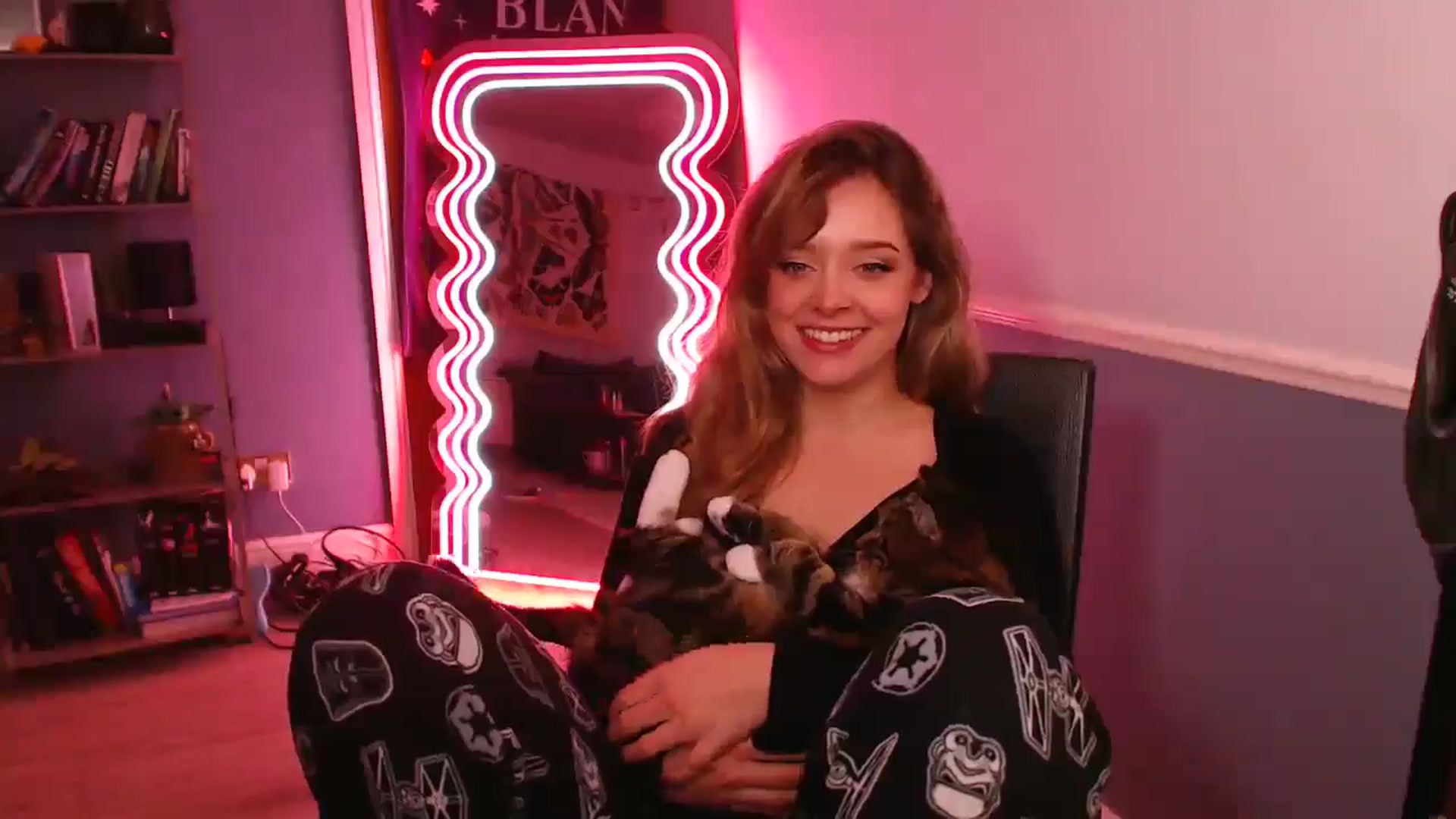 Gallery image thumbnail from KittyCash3w's myfreecams stream on, 12/09/2025, 19:09 image 19 of 20