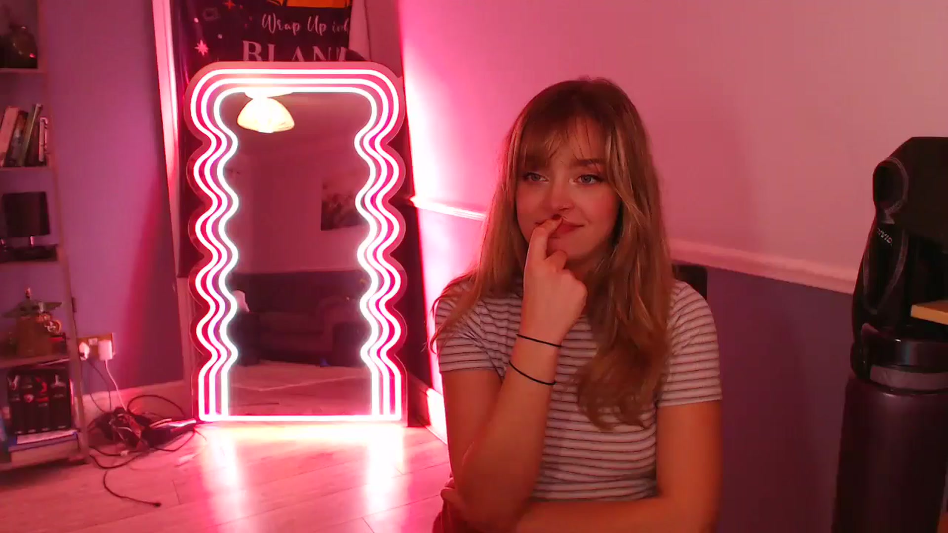 Gallery image thumbnail from KittyCash3w's myfreecams stream on, 12/10/2025, 21:41 image 17 of 20