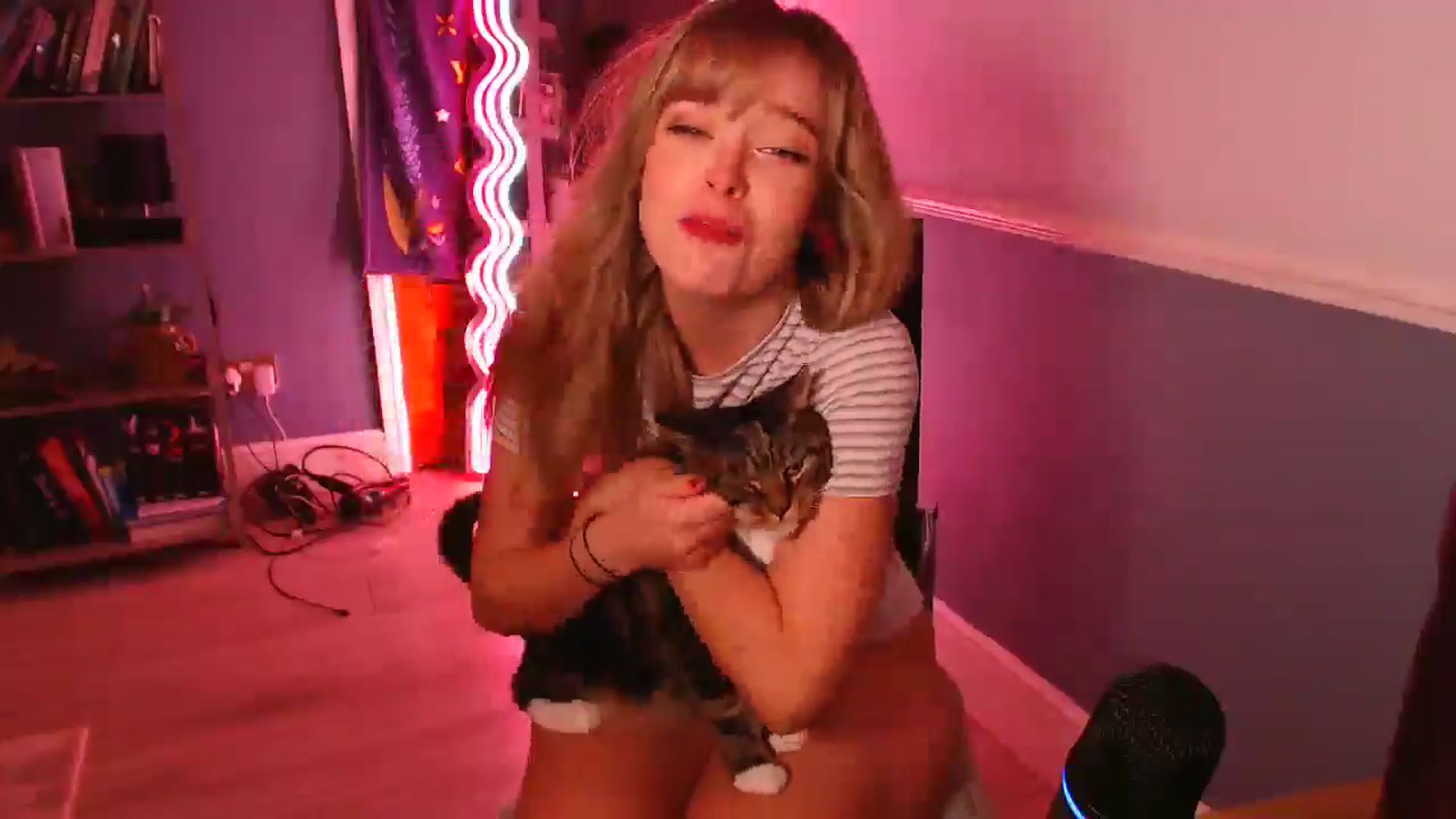 Gallery image thumbnail from KittyCash3w's myfreecams stream on, 12/10/2025, 21:41 image 5 of 20