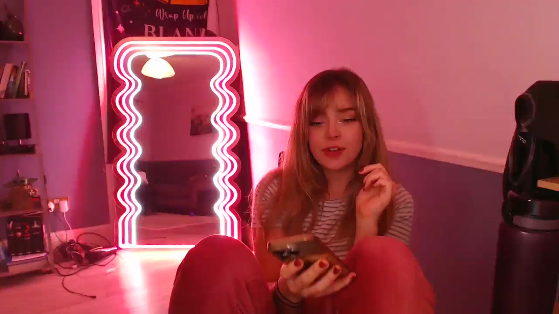 Gallery image thumbnail from KittyCash3w's myfreecams stream on, 12/10/2025, 21:41 image 18 of 20