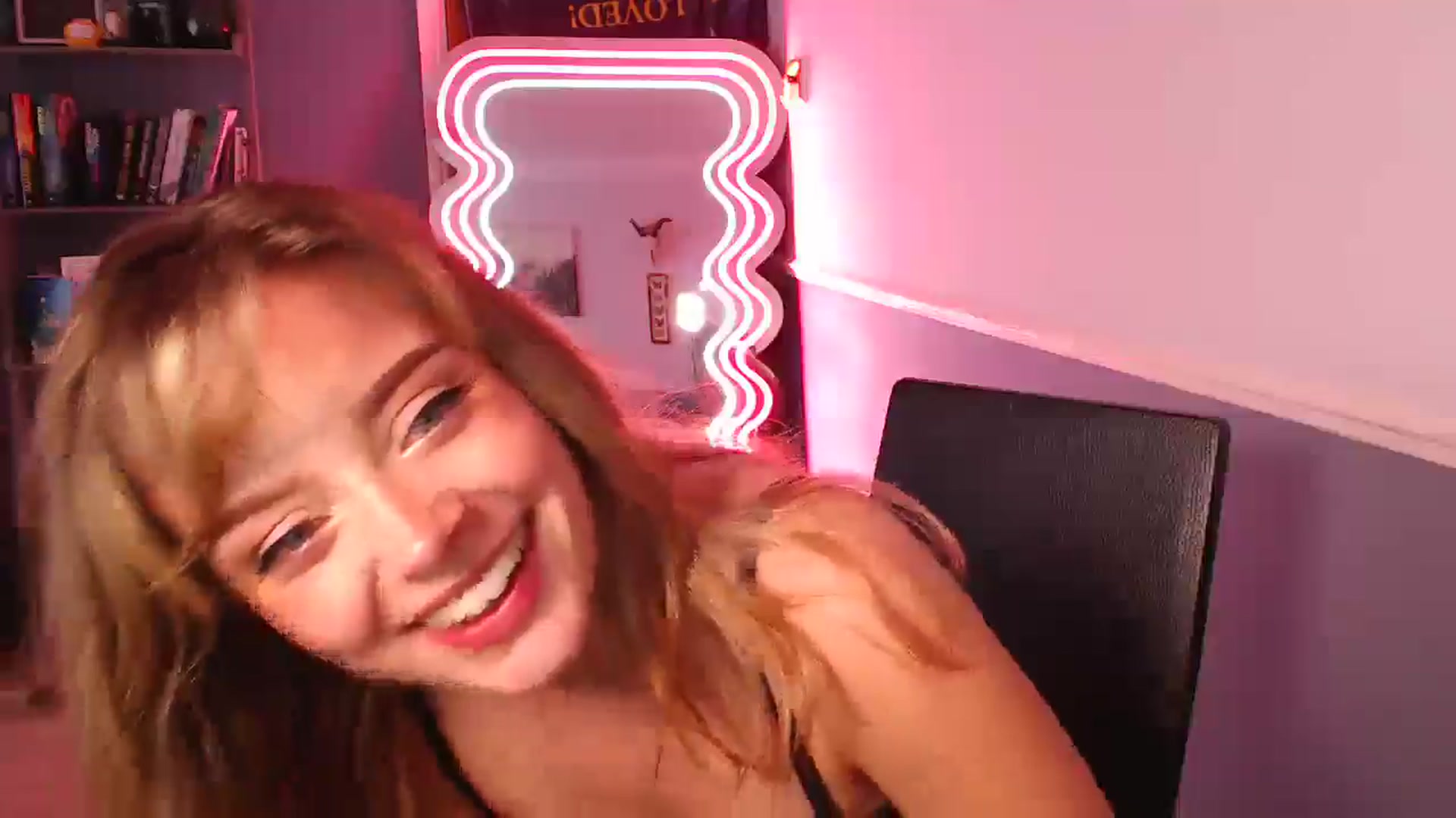 Gallery image thumbnail from KittyCash3w's myfreecams stream on, 12/22/2025, 12:17 image 16 of 20