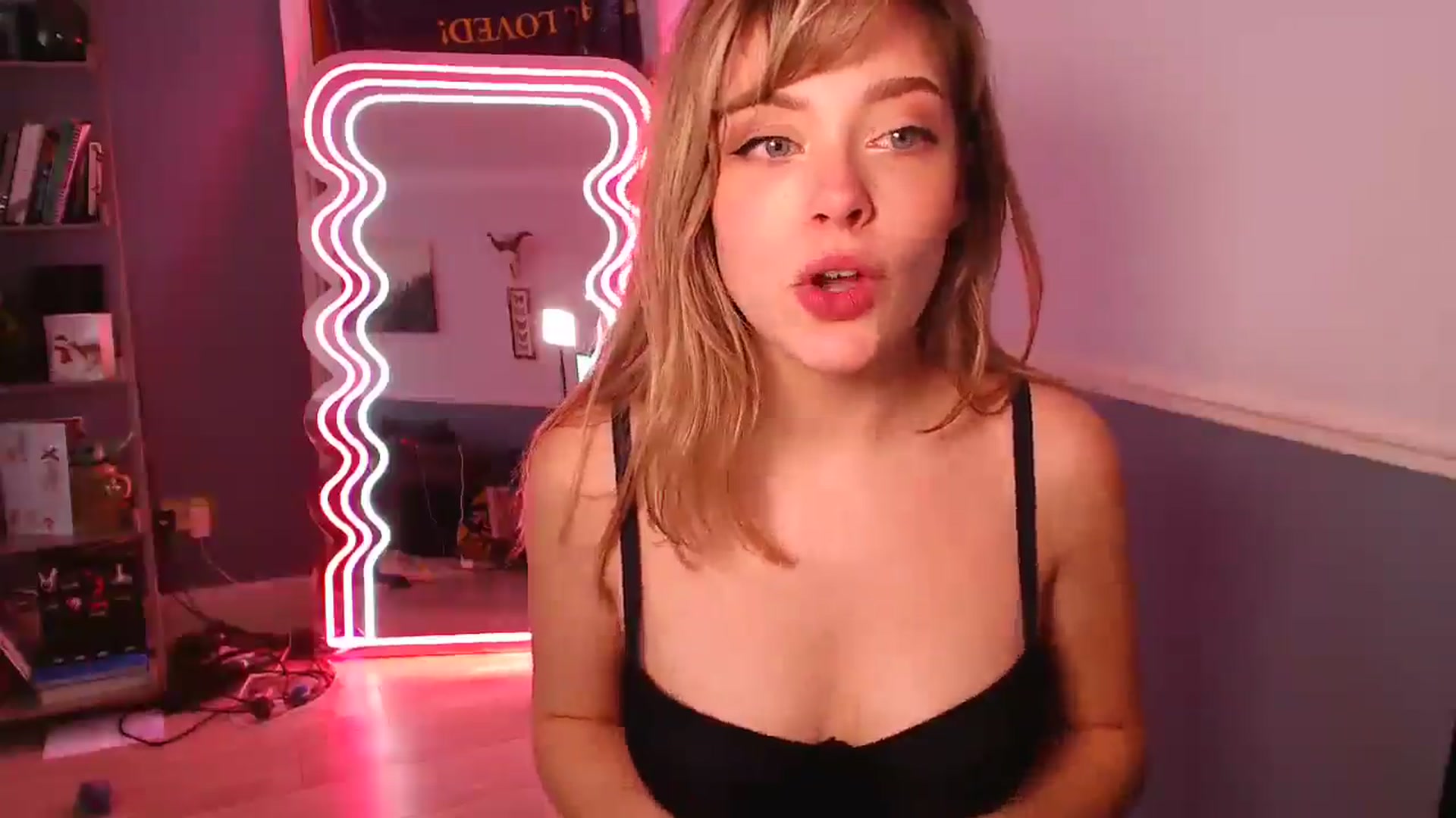 Gallery image thumbnail from KittyCash3w's myfreecams stream on, 12/22/2025, 12:57 image 18 of 20