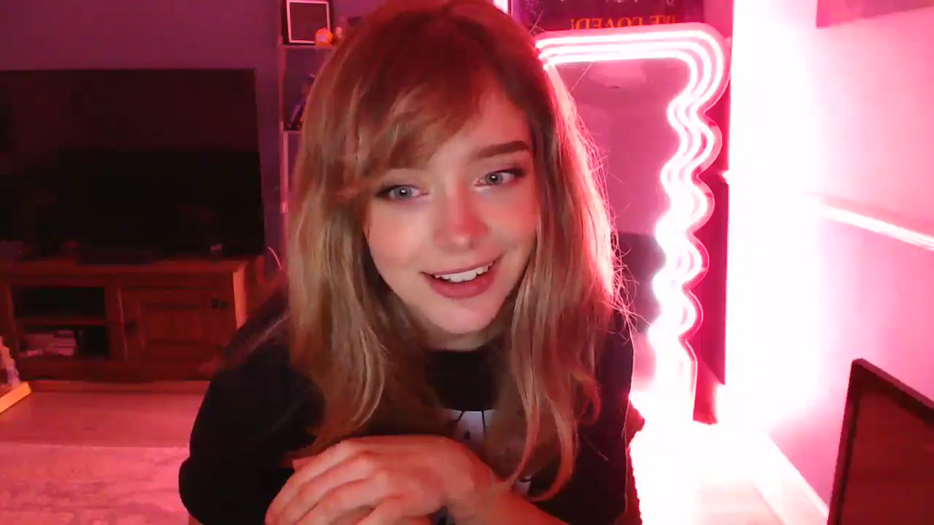 Gallery image thumbnail from KittyCash3w's myfreecams stream on, 01/17/2026, 19:04 image 11 of 20