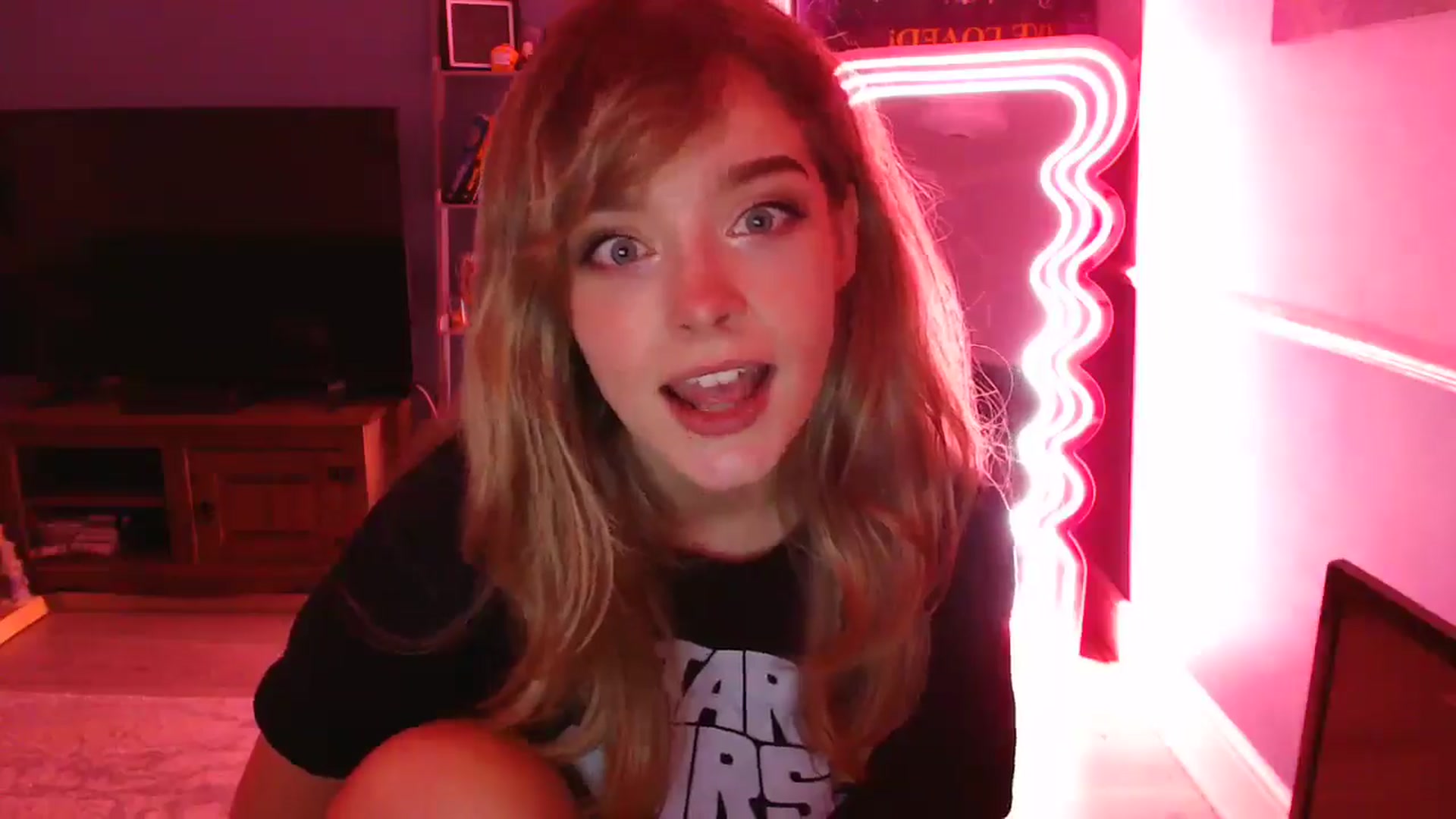 Gallery image thumbnail from KittyCash3w's myfreecams stream on, 01/17/2026, 19:04 image 12 of 20