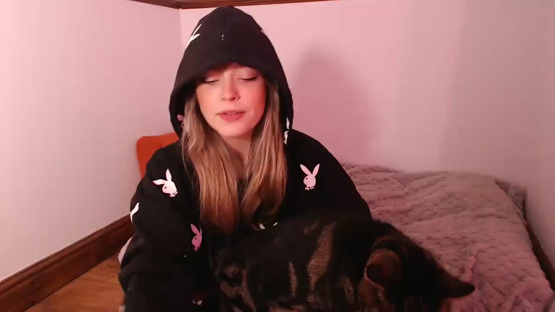 Gallery image thumbnail from KittyCash3w's myfreecams stream on, 02/18/2026, 18:51 image 7 of 20