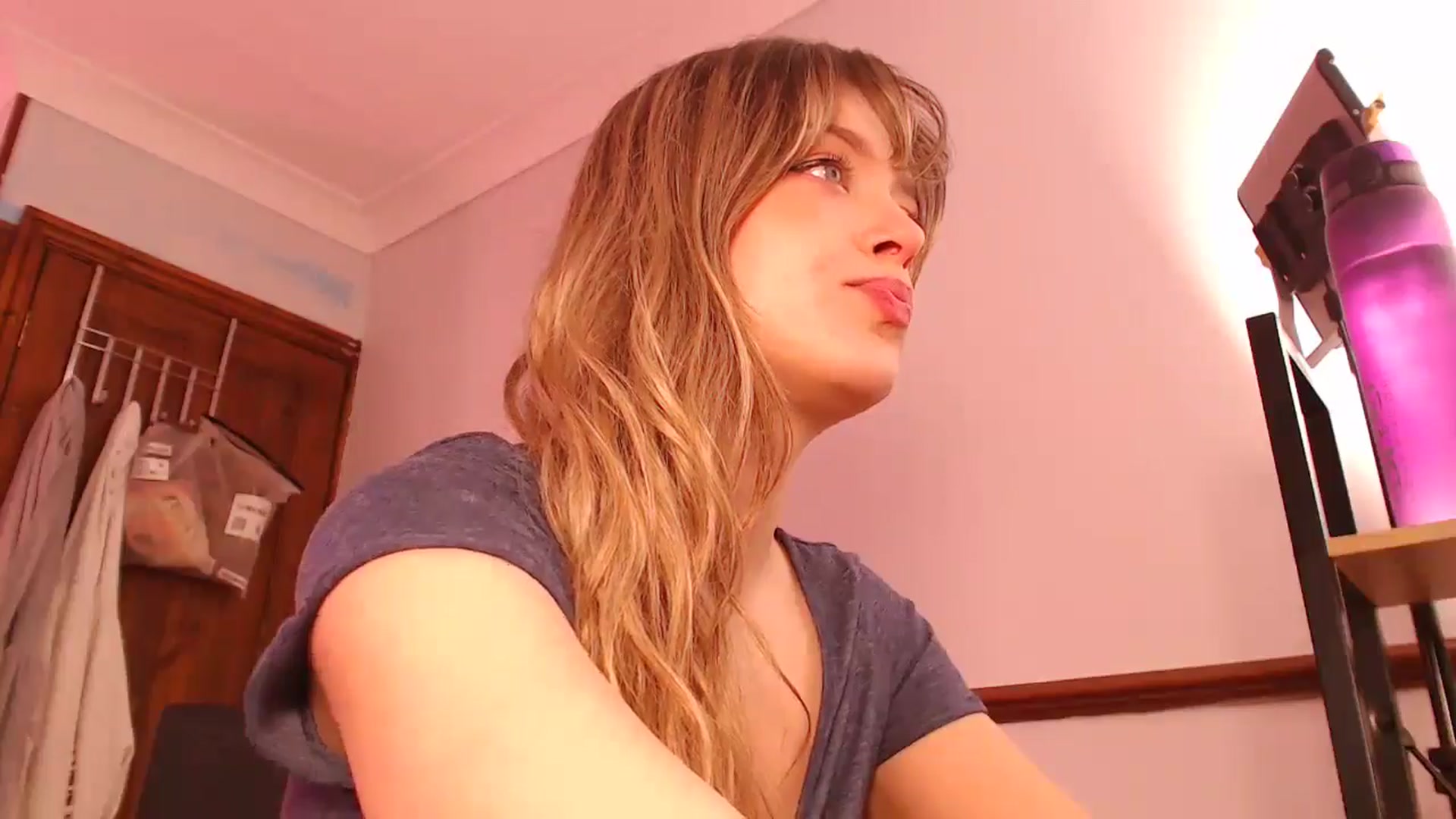 Gallery image thumbnail from KittyCash3w's myfreecams stream on, 03/02/2026, 13:35 image 10 of 20