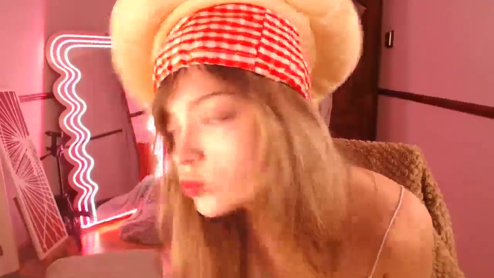 Gallery image thumbnail from KittyCash3w's myfreecams stream on, 03/04/2026, 19:22 image 12 of 20