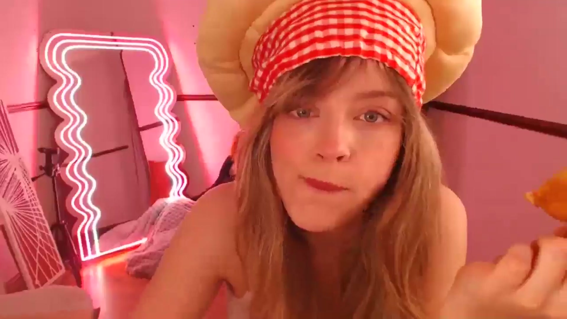 Gallery image thumbnail from KittyCash3w's myfreecams stream on, 03/04/2026, 19:22 image 5 of 20