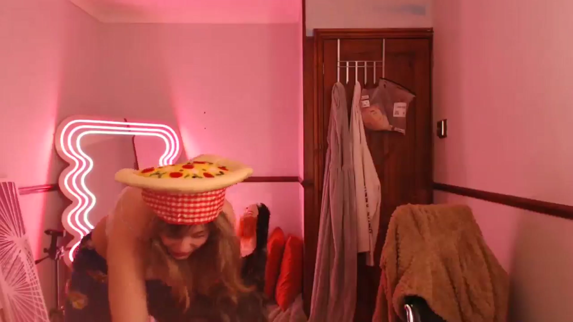Gallery image thumbnail from KittyCash3w's myfreecams stream on, 03/04/2026, 19:22 image 7 of 20