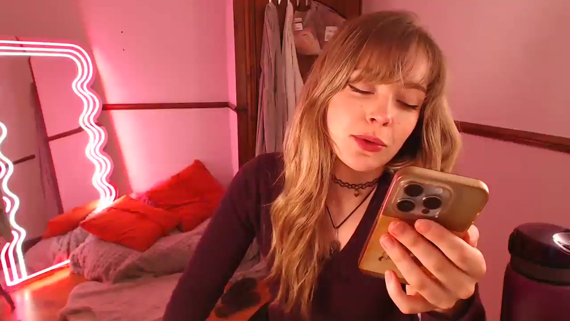 Gallery image thumbnail from KittyCash3w's myfreecams stream on, 03/09/2026, 19:39 image 1 of 20