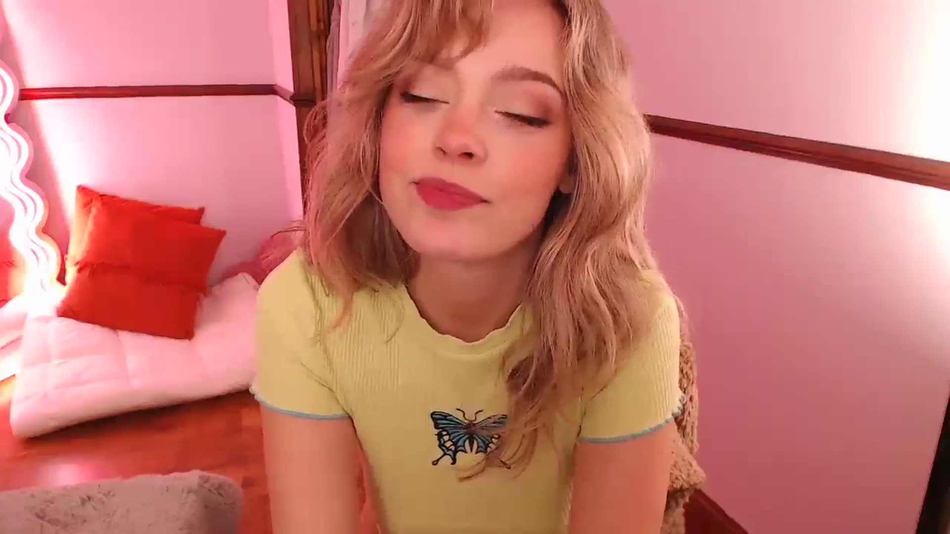 Gallery image thumbnail from KittyCash3w's myfreecams stream on, 03/24/2026, 23:17 image 3 of 20