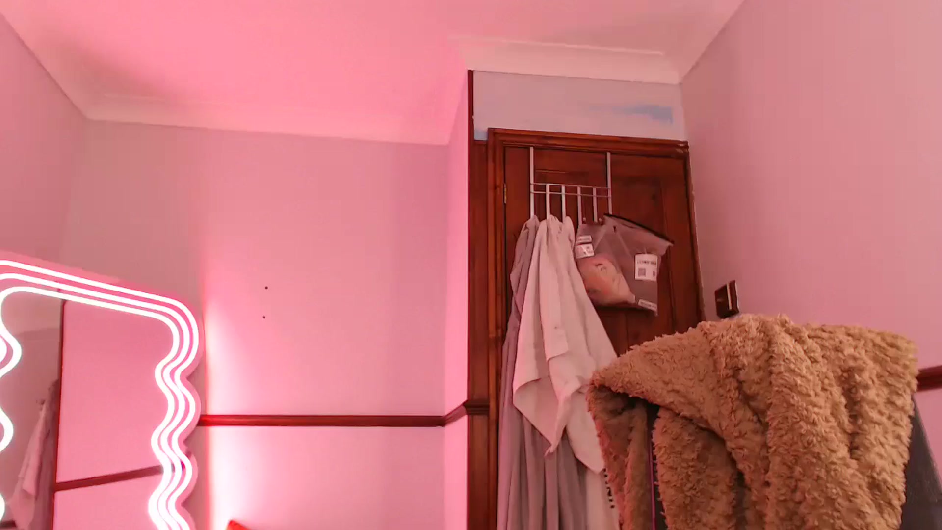 Gallery image thumbnail from KittyCash3w's myfreecams stream on, 03/24/2026, 23:17 image 13 of 20