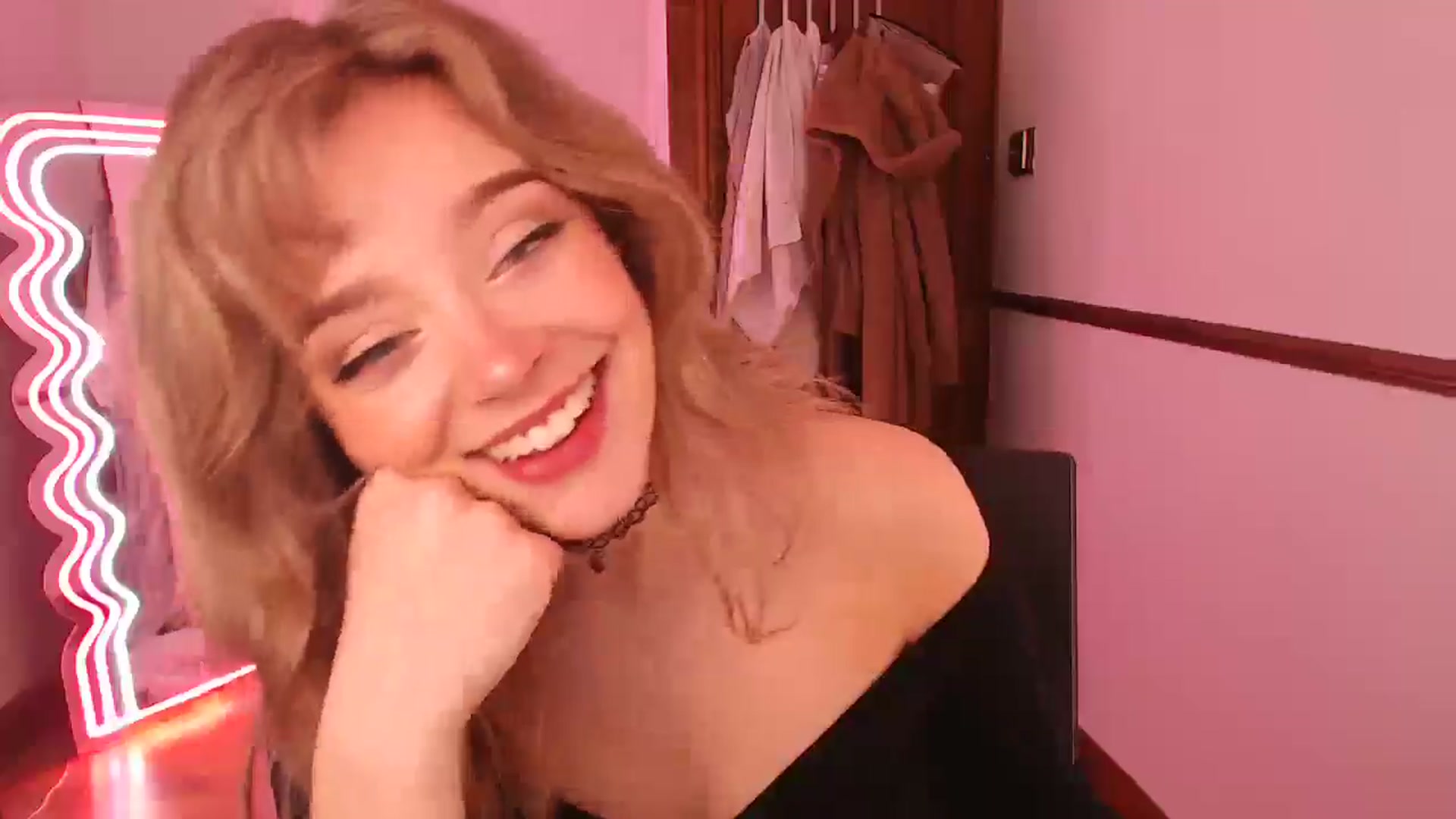 Gallery image thumbnail from KittyCash3w's myfreecams stream on, 03/26/2026, 10:15 image 12 of 20