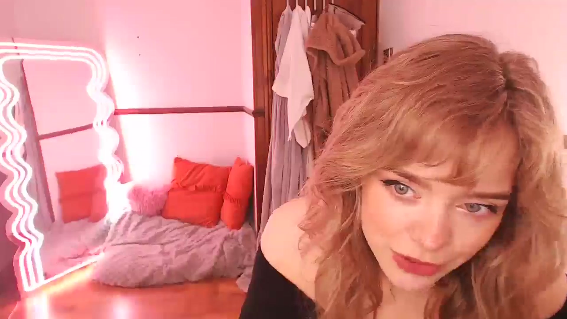 Gallery image thumbnail from KittyCash3w's myfreecams stream on, 03/26/2026, 11:36 image 9 of 20