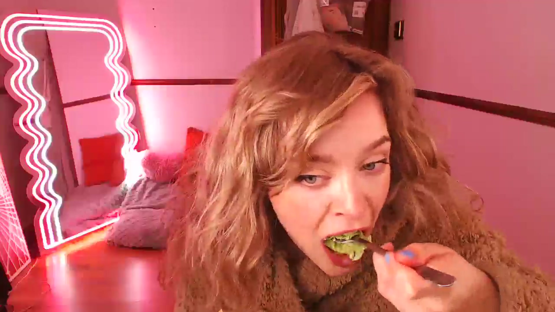 Gallery image thumbnail from KittyCash3w's myfreecams stream on, 03/26/2026, 22:13 image 6 of 20