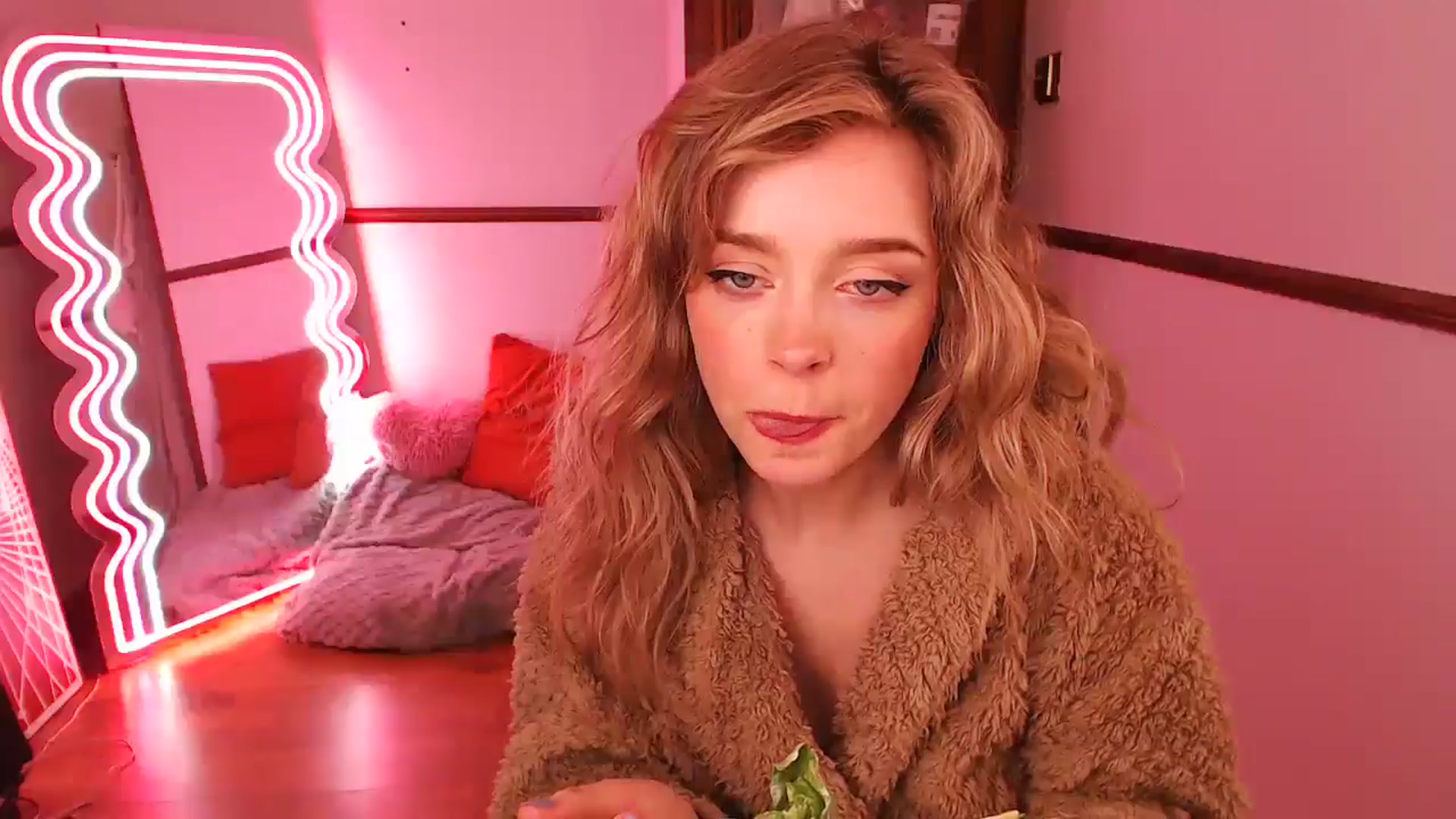 Gallery image thumbnail from KittyCash3w's myfreecams stream on, 03/26/2026, 22:13 image 8 of 20