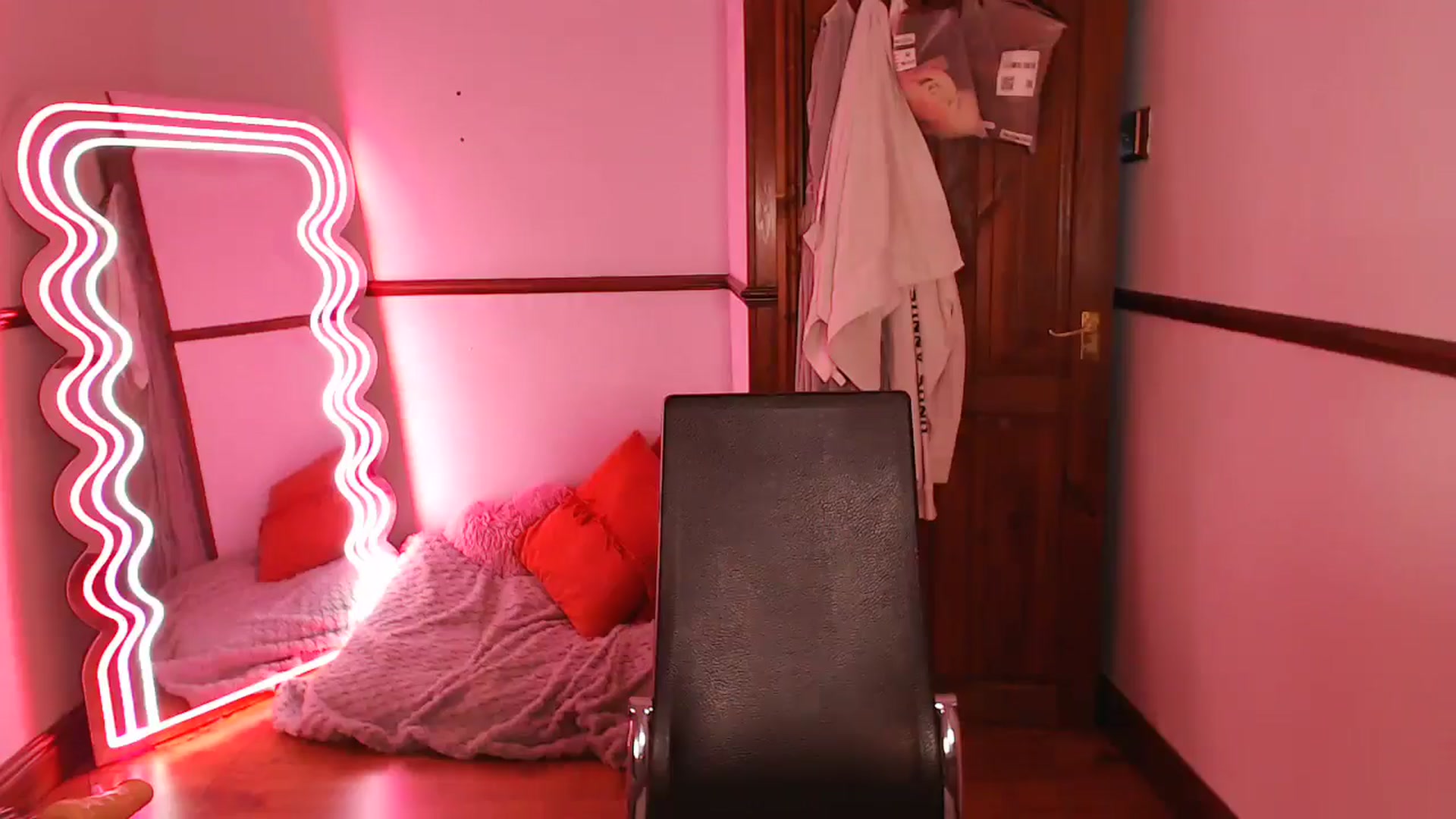 Gallery image thumbnail from KittyCash3w's myfreecams stream on, 03/31/2026, 18:41 image 5 of 20