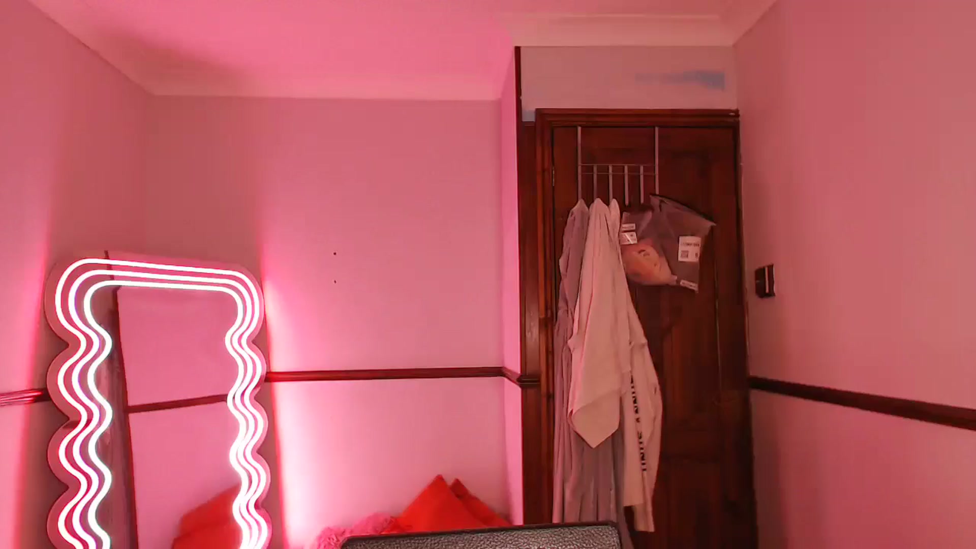 Gallery image thumbnail from KittyCash3w's myfreecams stream on, 03/31/2026, 22:55 image 11 of 20