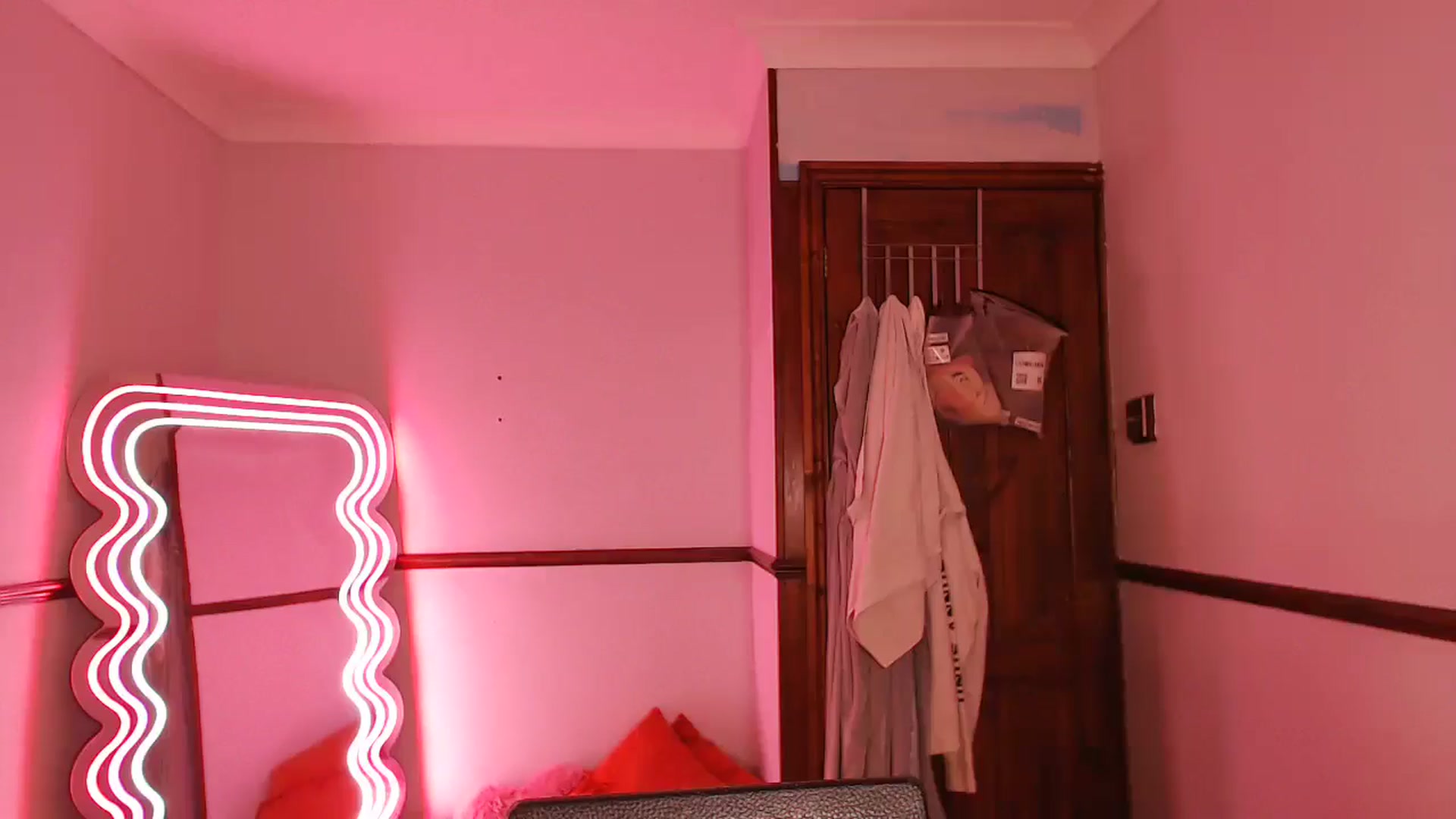 Gallery image thumbnail from KittyCash3w's myfreecams stream on, 03/31/2026, 22:55 image 10 of 20