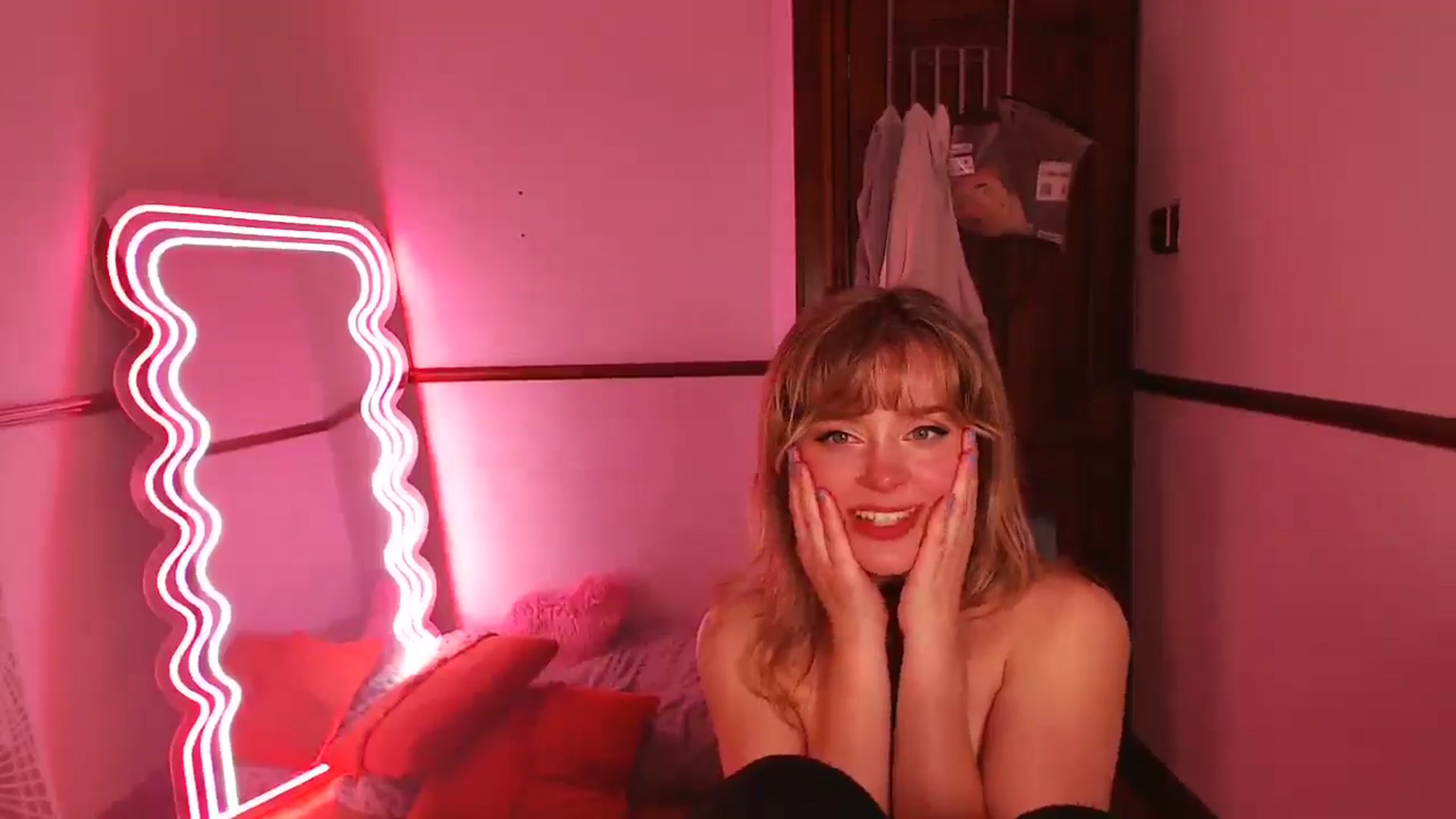 Gallery image thumbnail from KittyCash3w's myfreecams stream on, 04/01/2026, 24:00 image 16 of 20